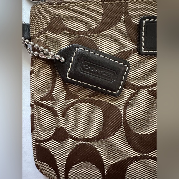 Coach | Wristlet! - Picture 6 of 11